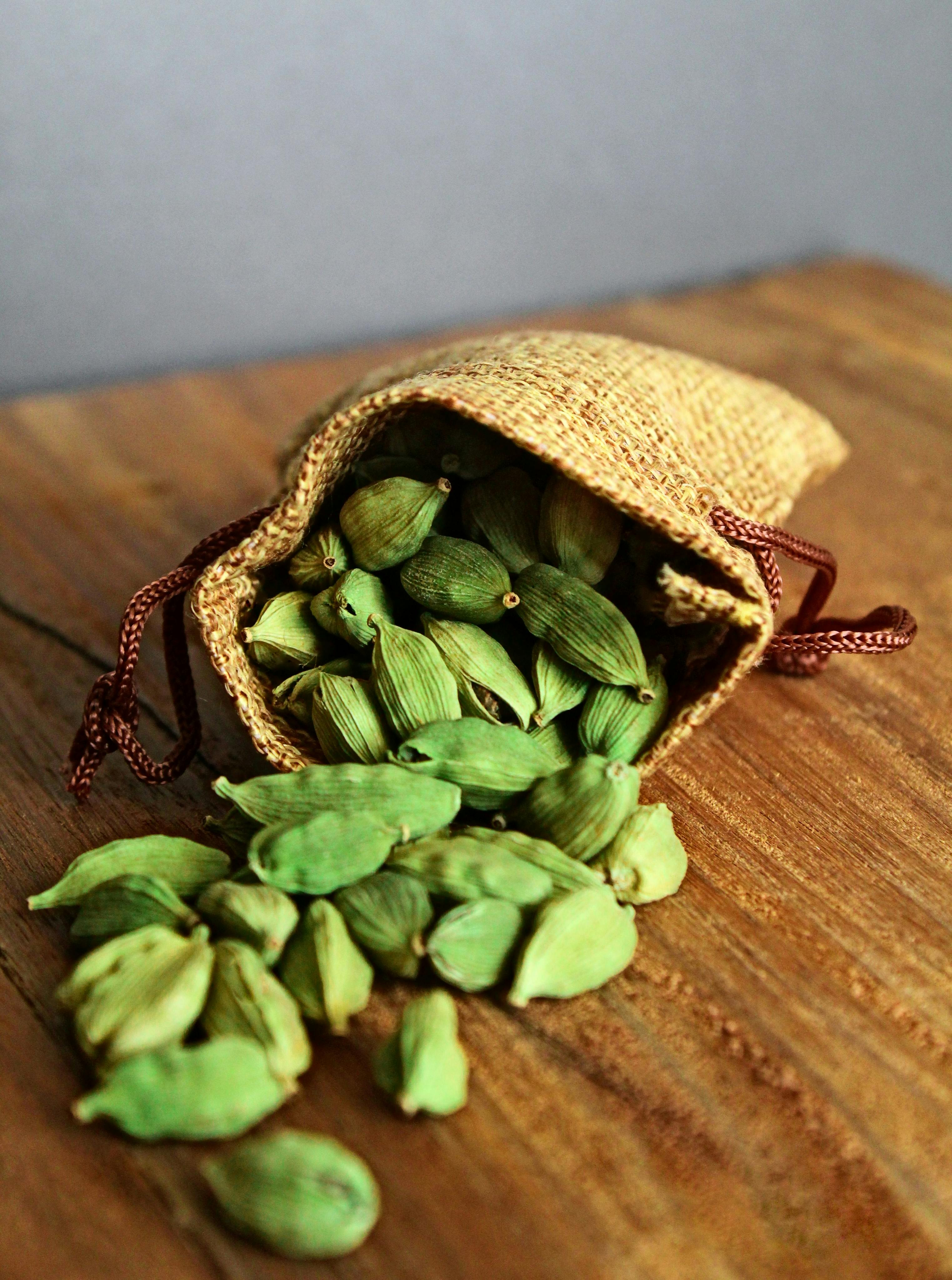 Green Cardamom (Choti Elaichi)